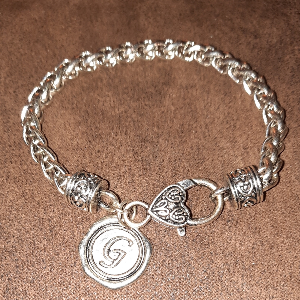Charm heart clasp bracelet with carved details and initial charm